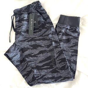 Men’s Virus IconX Joggers Size XS (NWT)